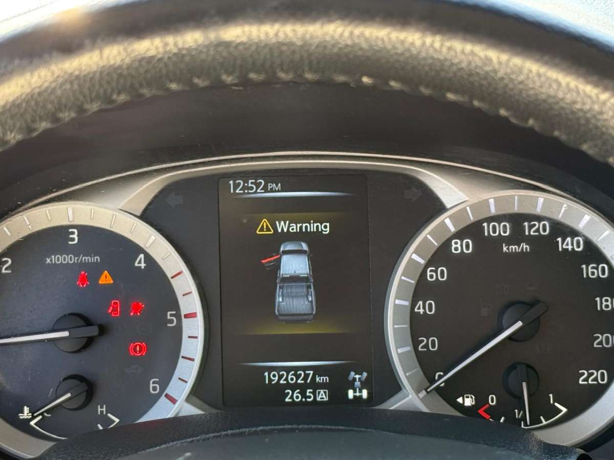 Nissan Np300 Navara — foto 15 de 19