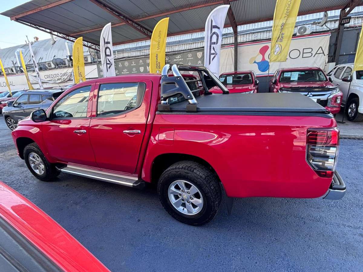 Mitsubishi L200 — foto 5 de 8
