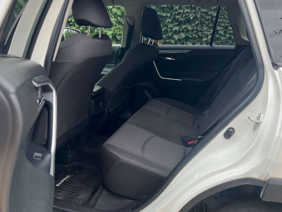 Toyota RAV4 — foto 7 de 7