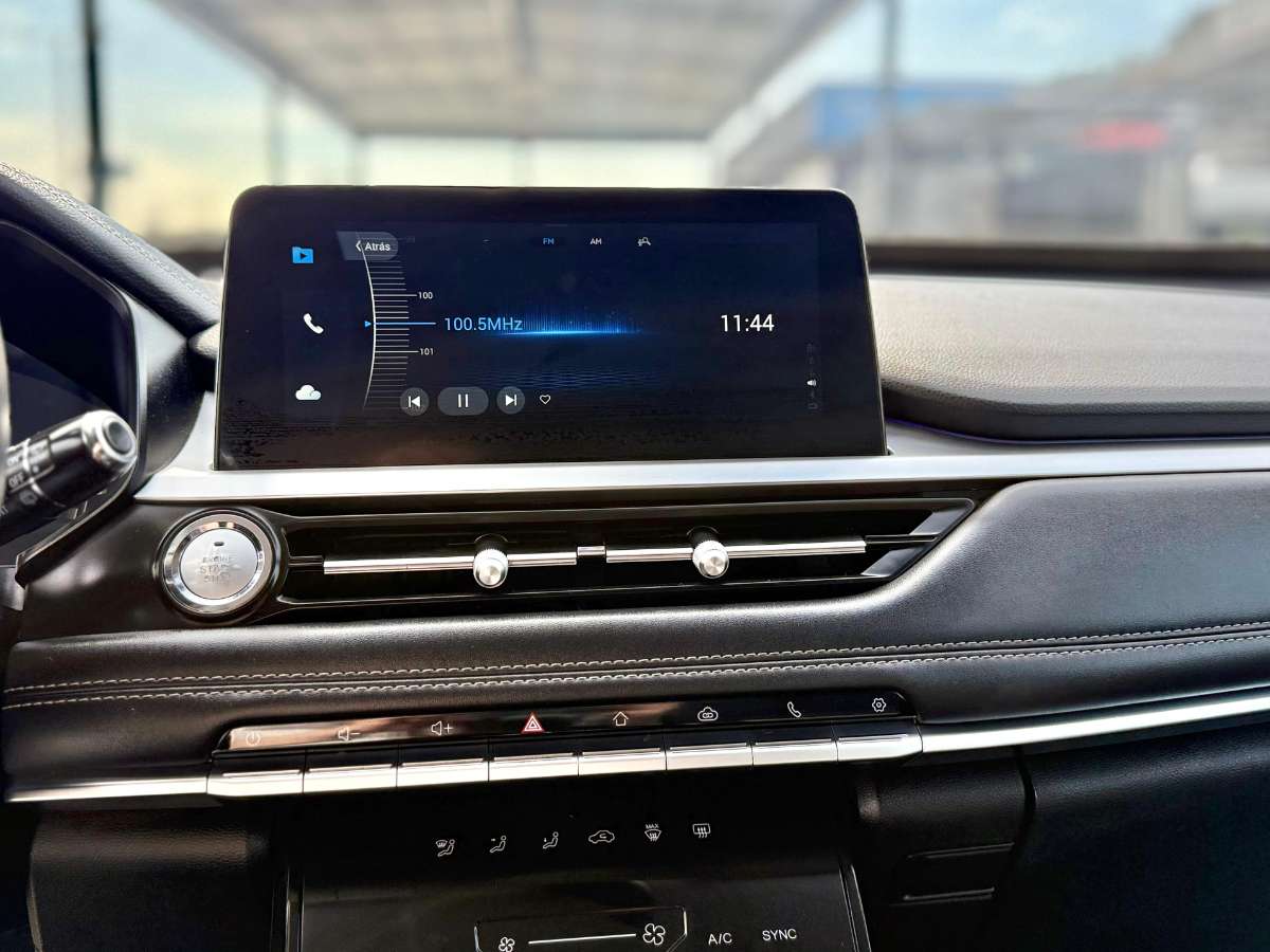 Chery Tiggo 7 — foto 14 de 21