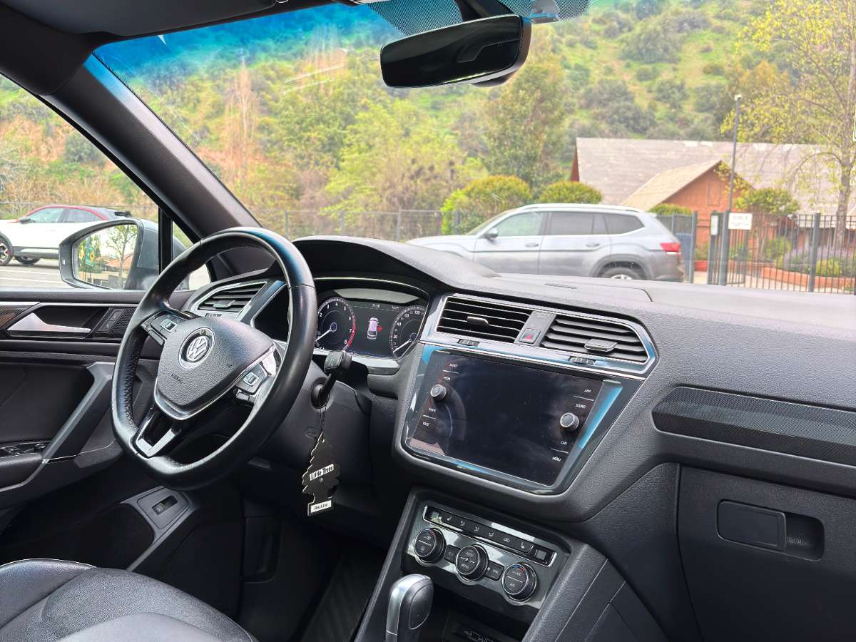 Volkswagen Tiguan — foto 10 de 10