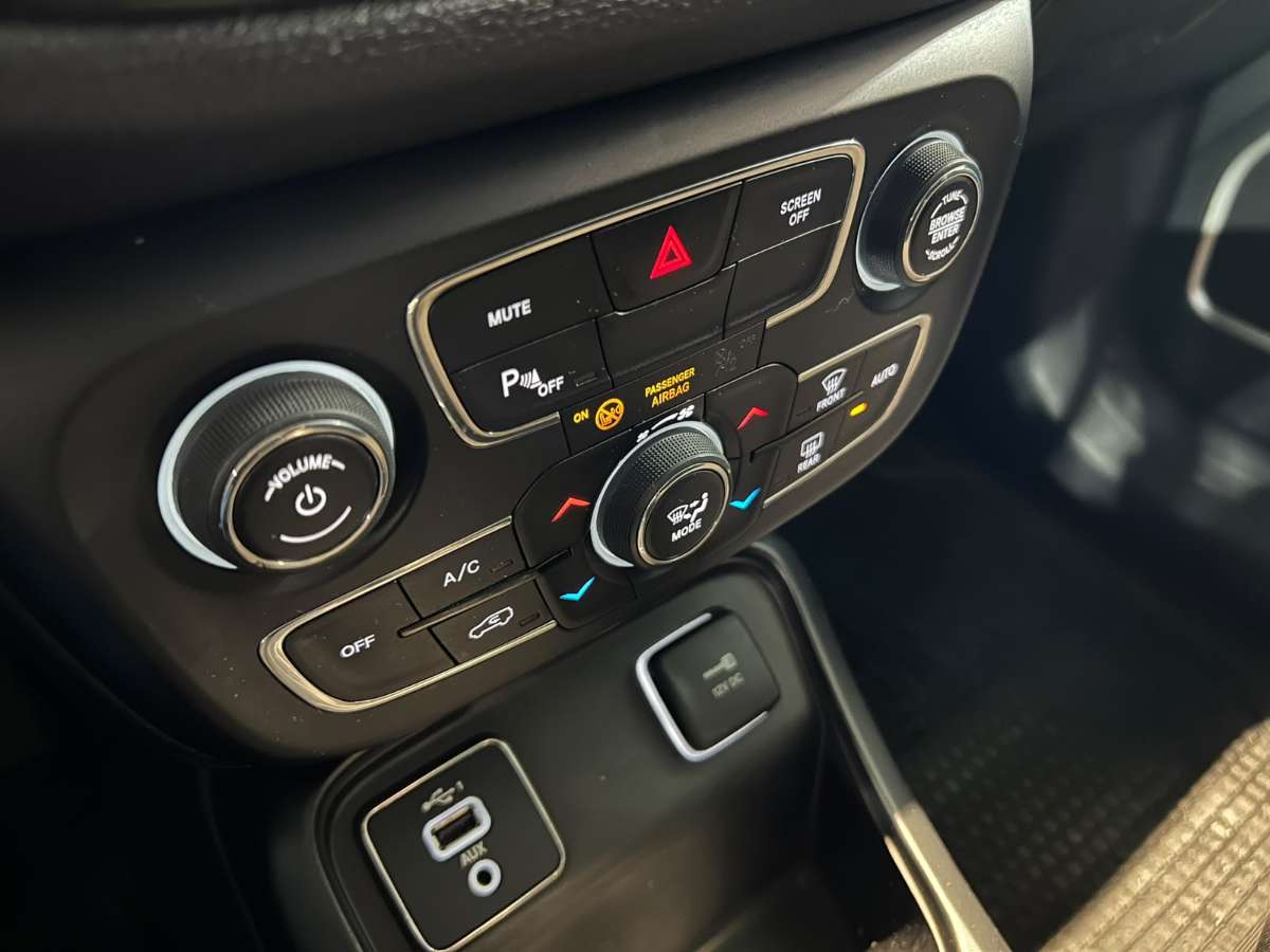 Jeep Compass — foto 18 de 21