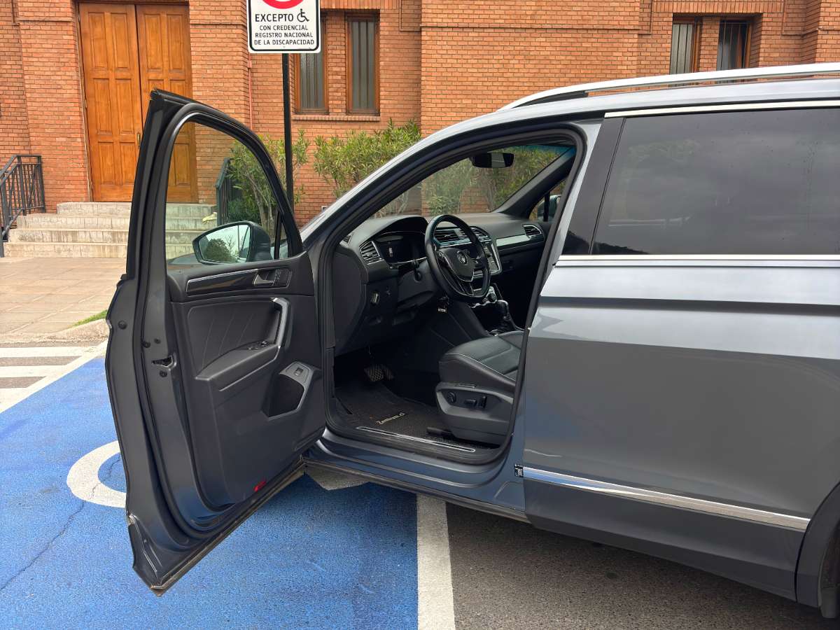 Volkswagen Tiguan — foto 7 de 10