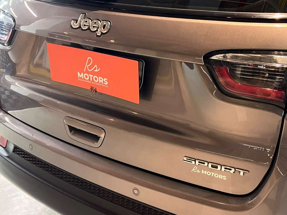 Jeep Compass — foto 7 de 21