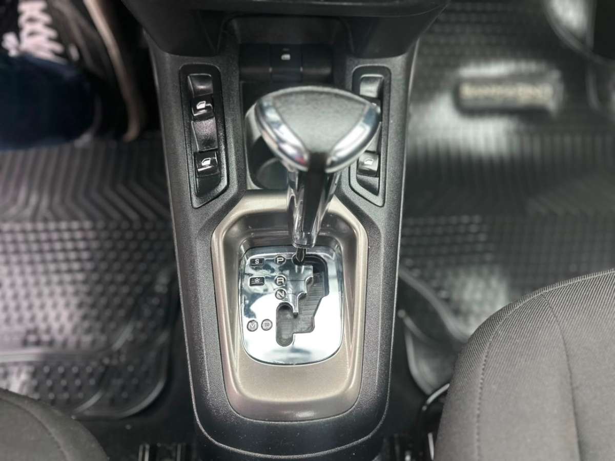 Peugeot 301 Active Vti1.6 Aut — foto 14 de 17