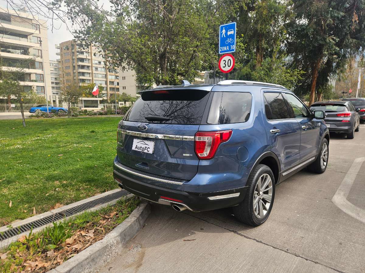 Ford Explorer — foto 6 de 23