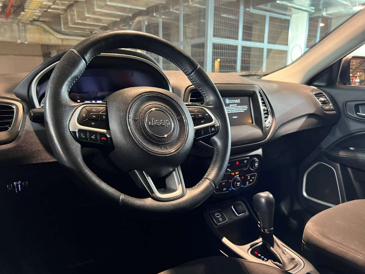Jeep Compass — foto 9 de 21