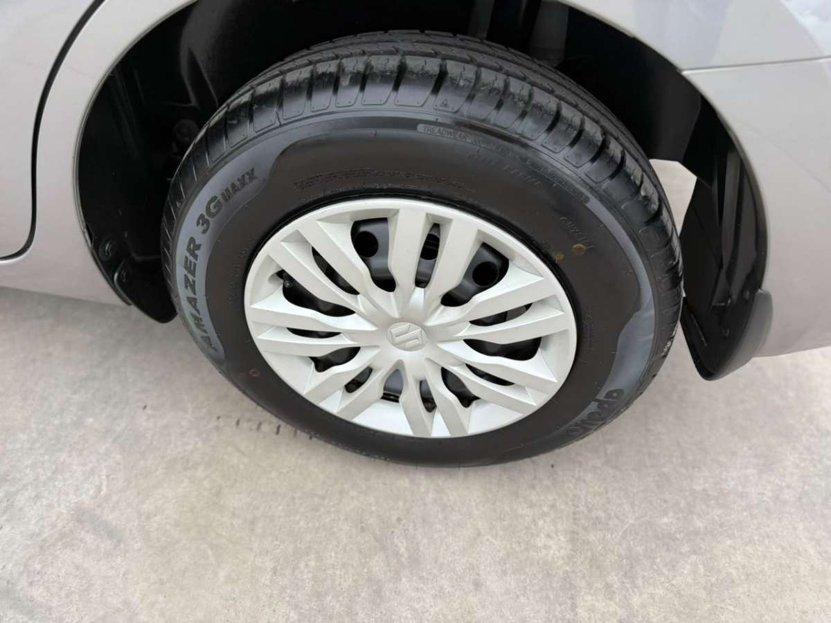 Suzuki Dzire — foto 8 de 17