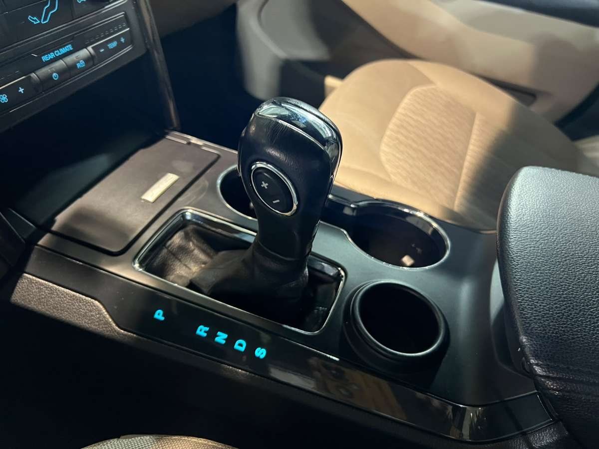 Ford Explorer — foto 17 de 21