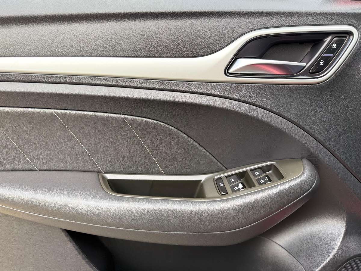 MG Zs — foto 11 de 20