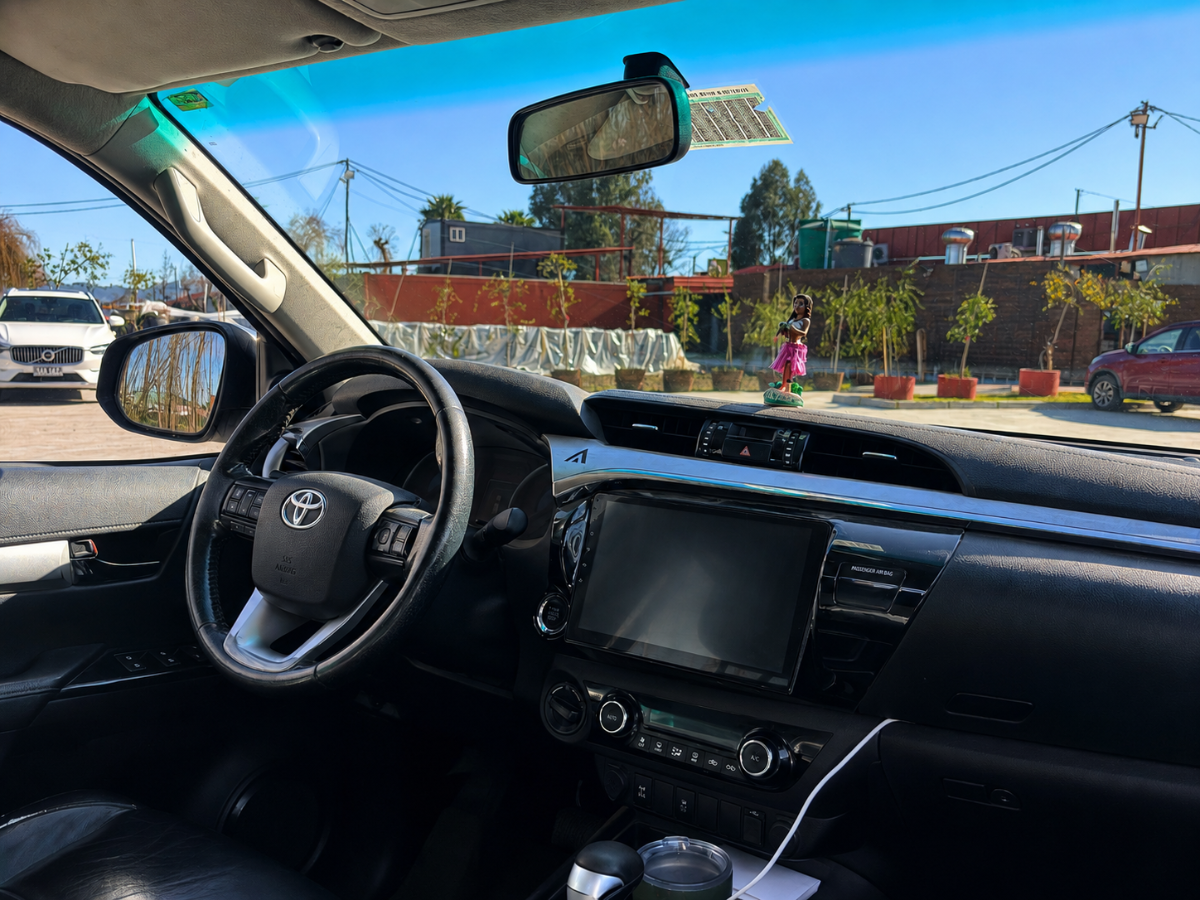 Toyota Hilux — foto 5 de 11