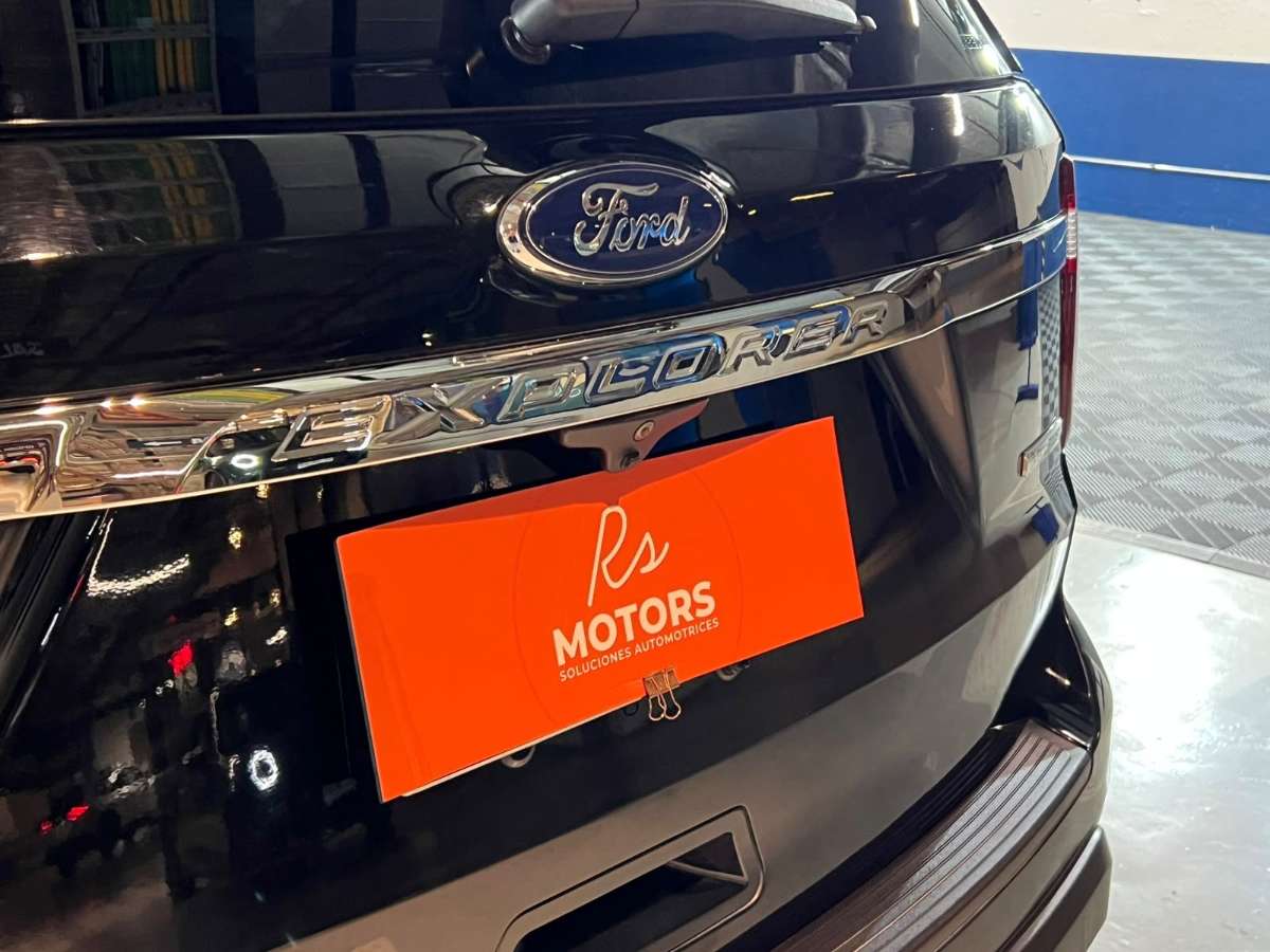 Ford Explorer — foto 7 de 21