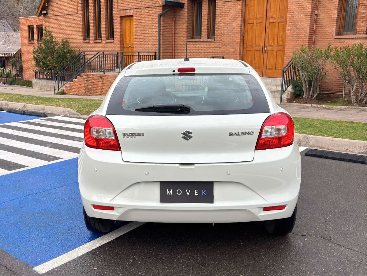Suzuki Baleno — foto 5 de 10