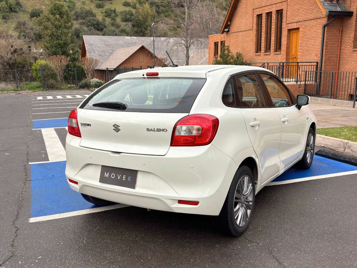 Suzuki Baleno — foto 4 de 10