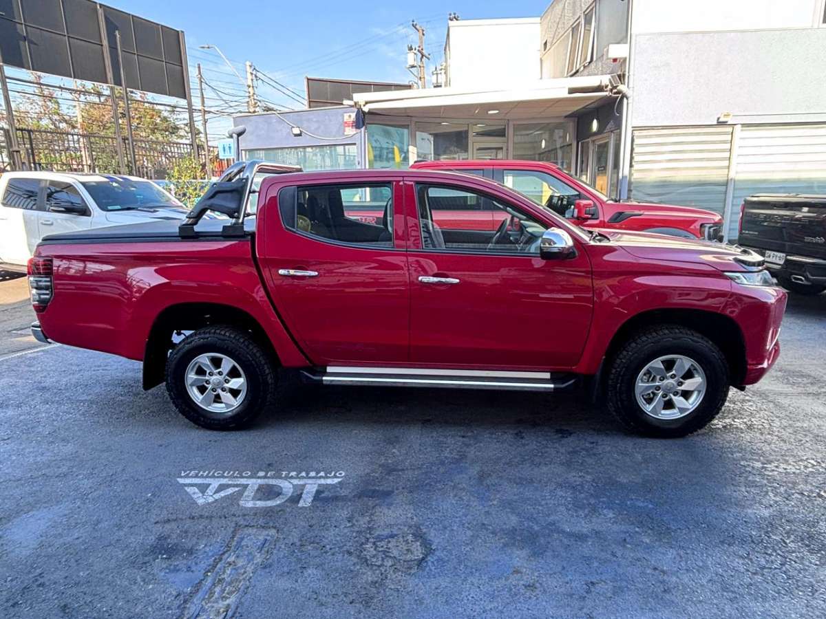 Mitsubishi L200 — foto 4 de 8