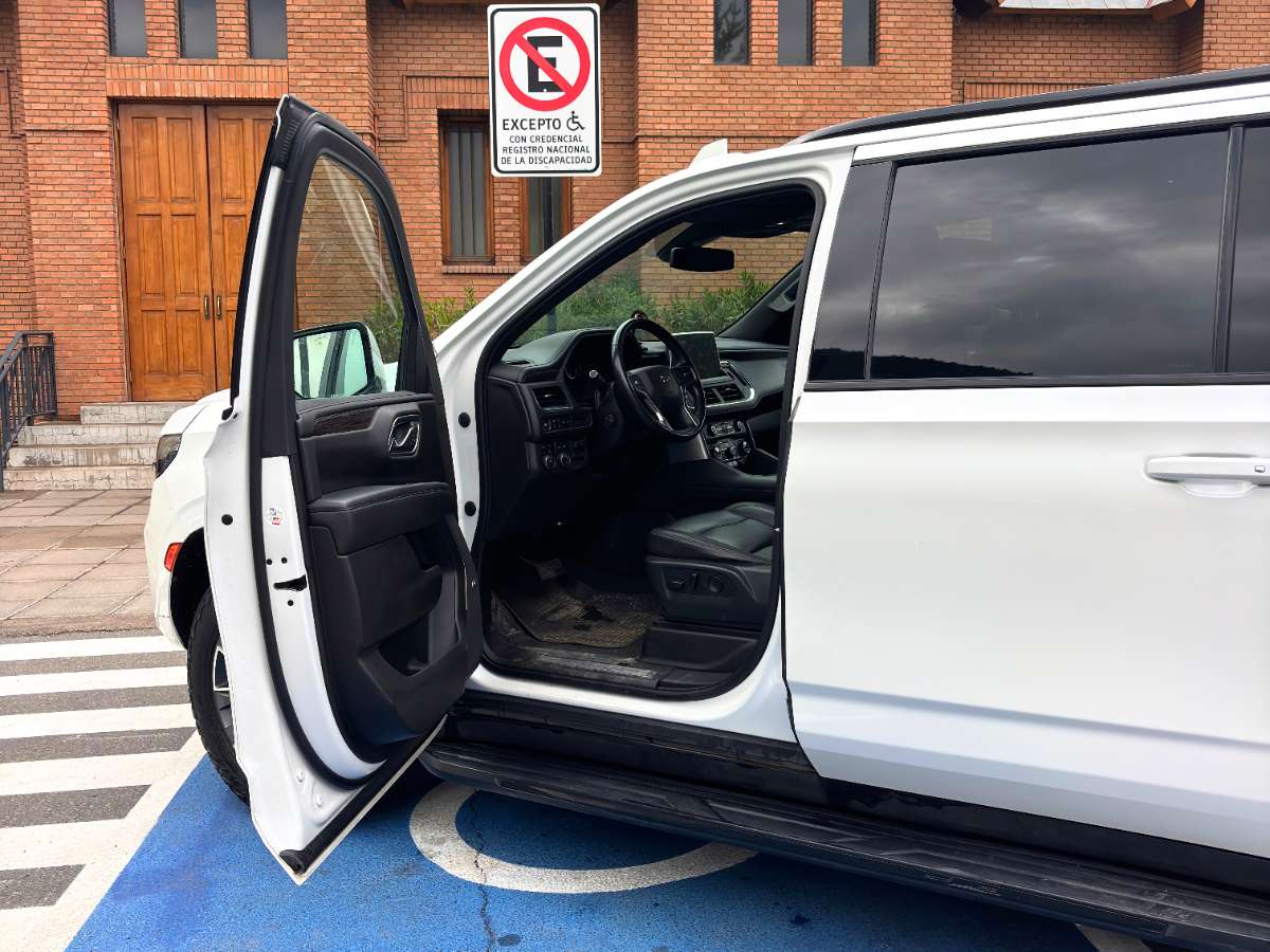 Chevrolet Suburban — foto 7 de 10