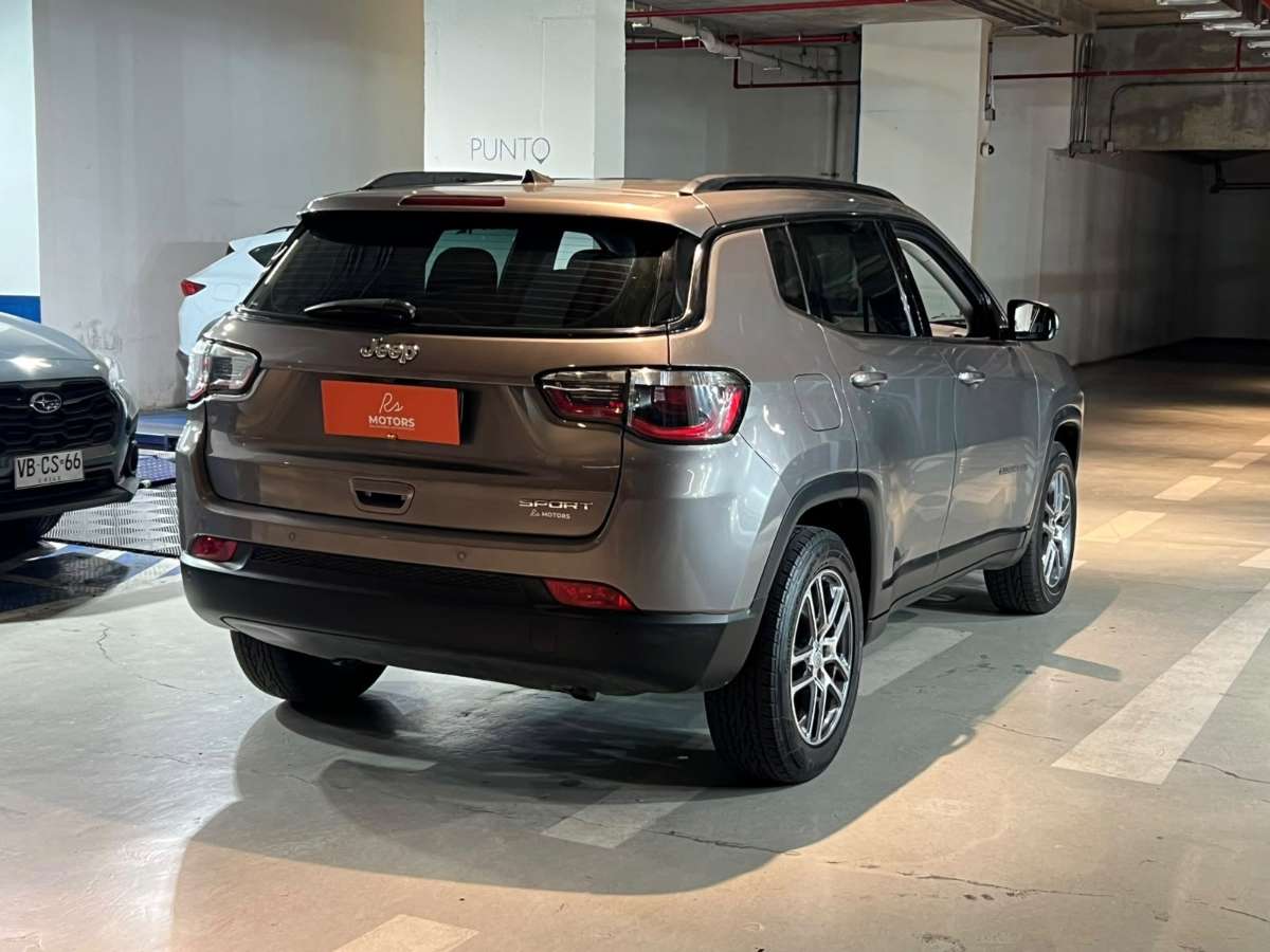 Jeep Compass — foto 4 de 21