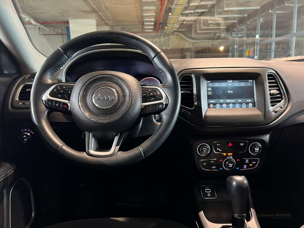 Jeep Compass — foto 10 de 21