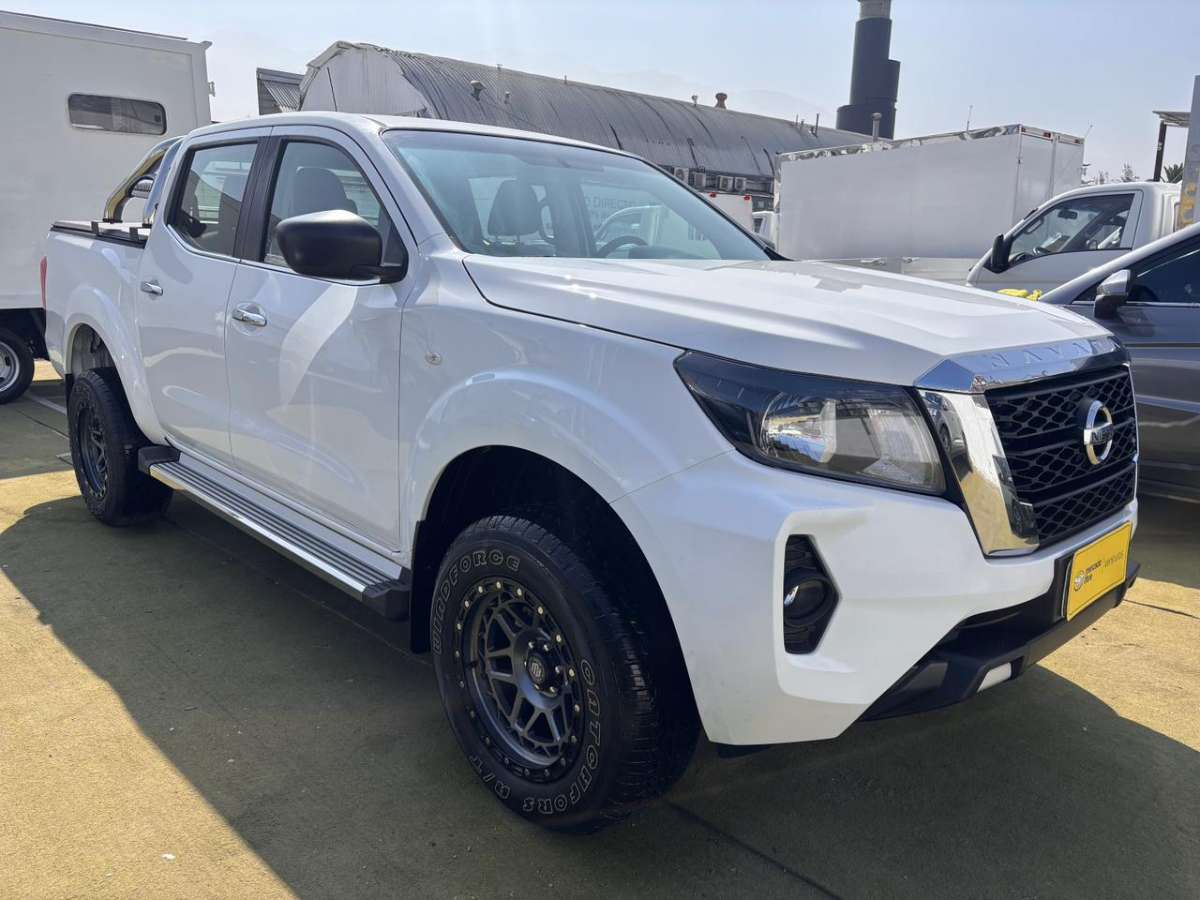 Nissan Navara D Cab — foto 3 de 8