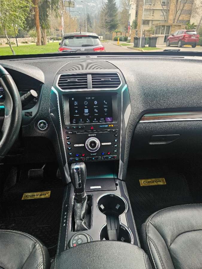 Ford Explorer — foto 17 de 23