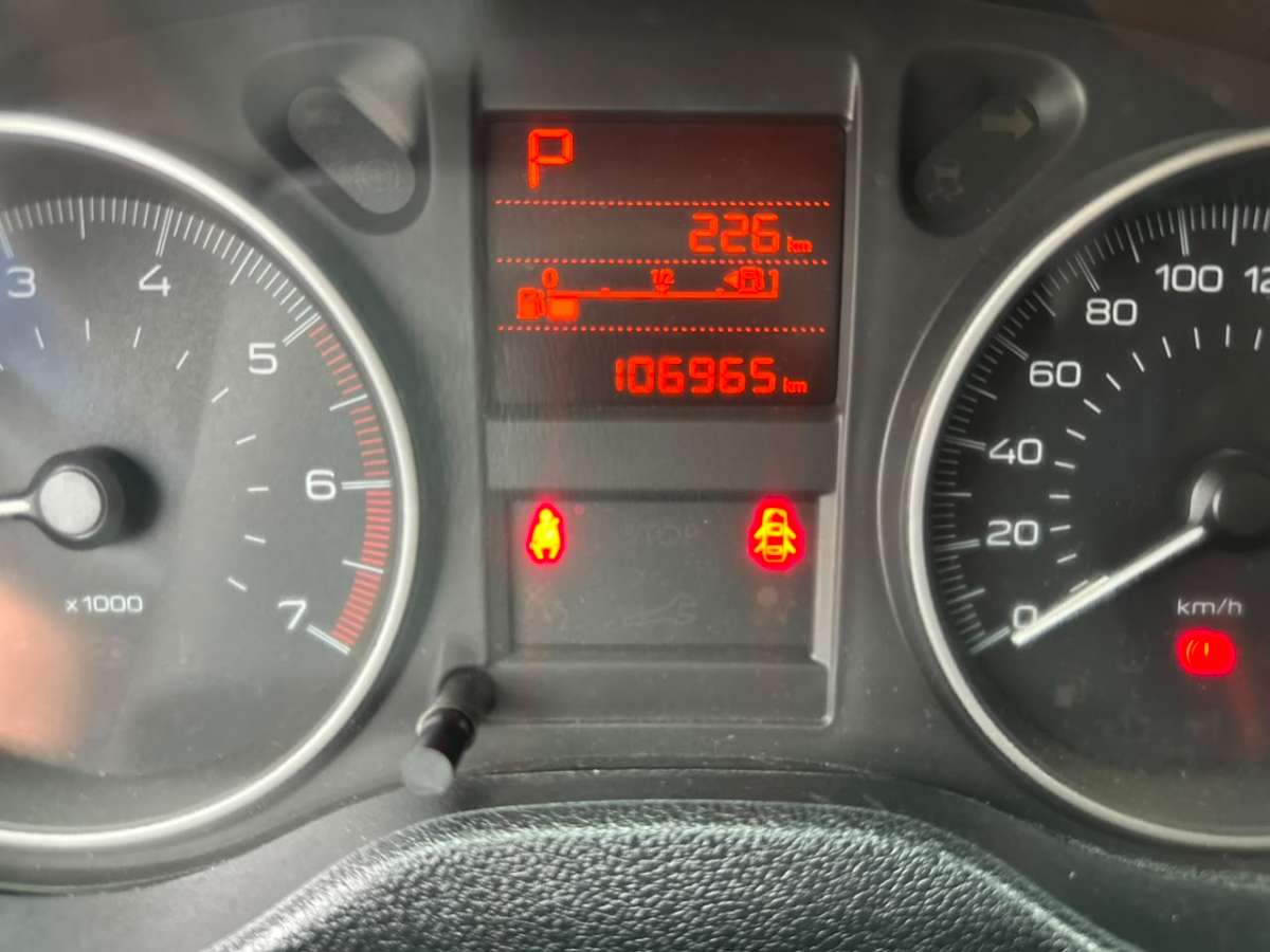 Peugeot 301 Active Vti1.6 Aut — foto 12 de 17