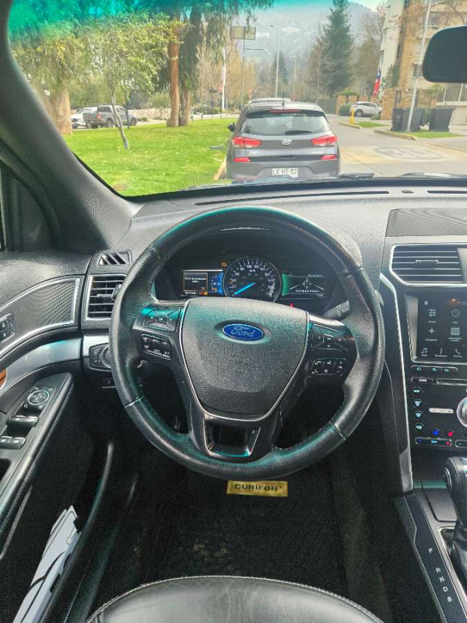 Ford Explorer — foto 16 de 23
