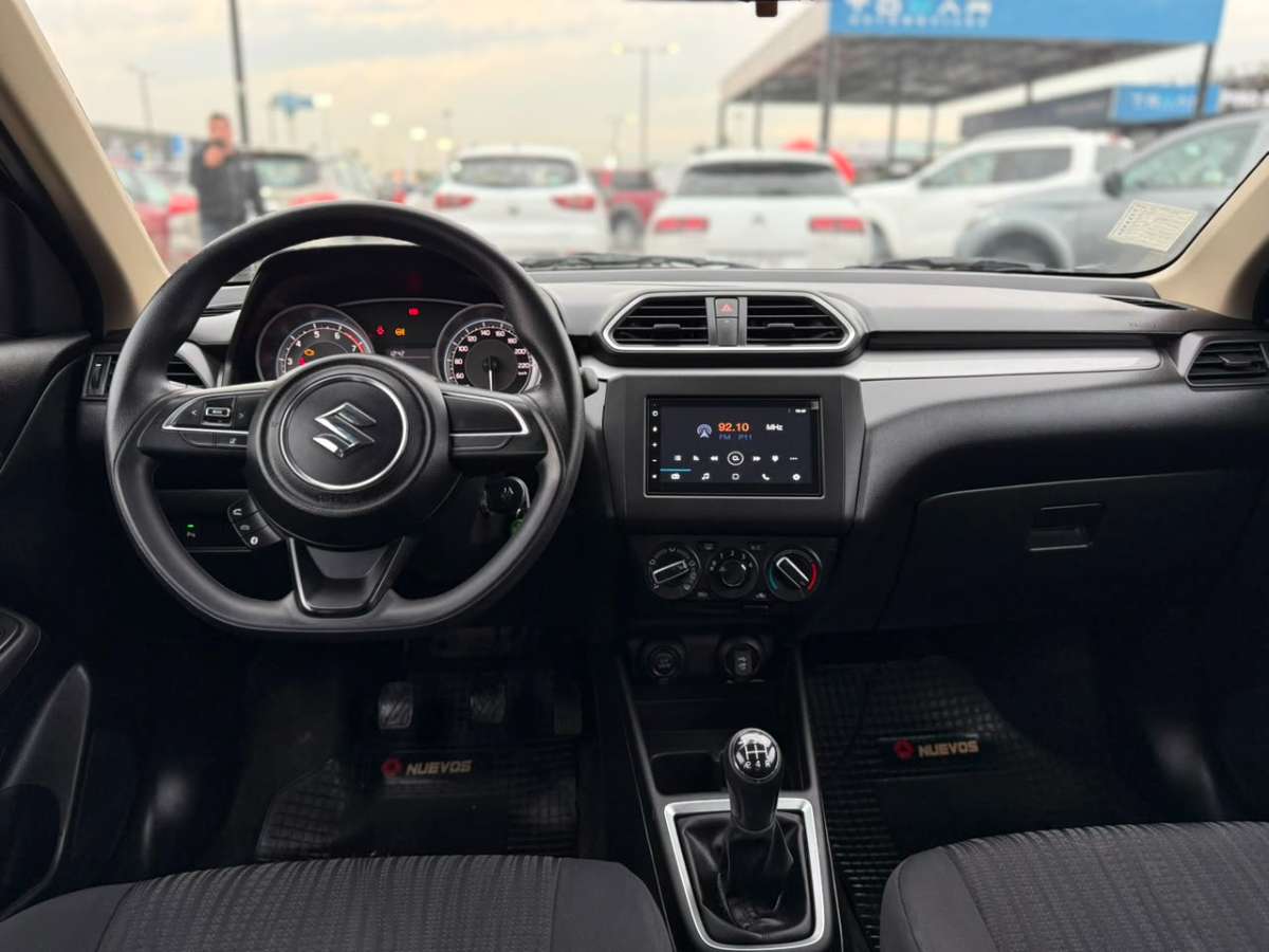 Suzuki Dzire — foto 14 de 17