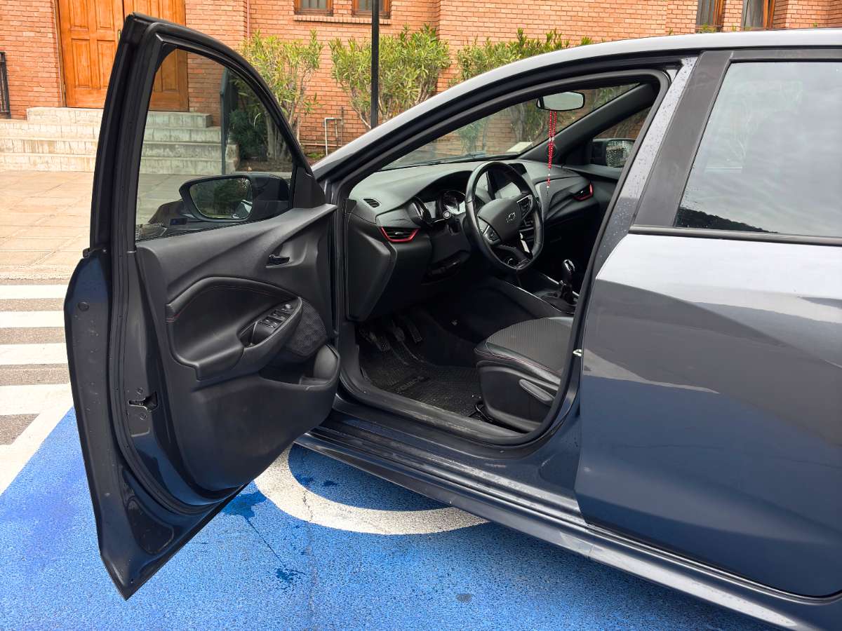 Chevrolet Onix Hb — foto 7 de 9