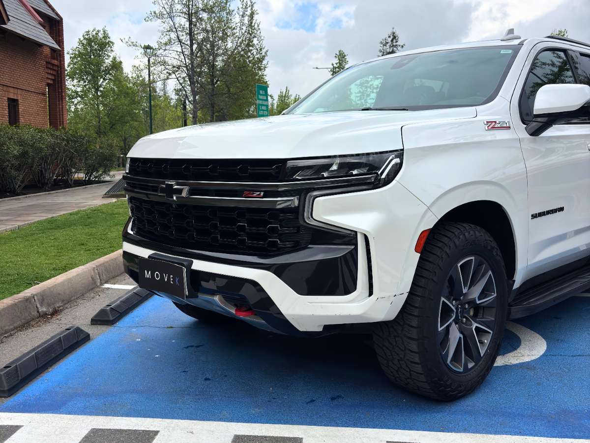 Chevrolet Suburban — foto 2 de 10