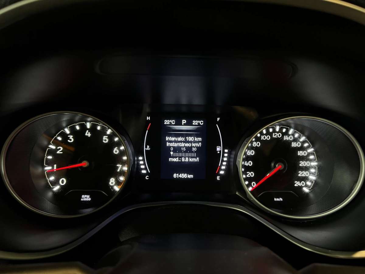 Jeep Compass — foto 12 de 21