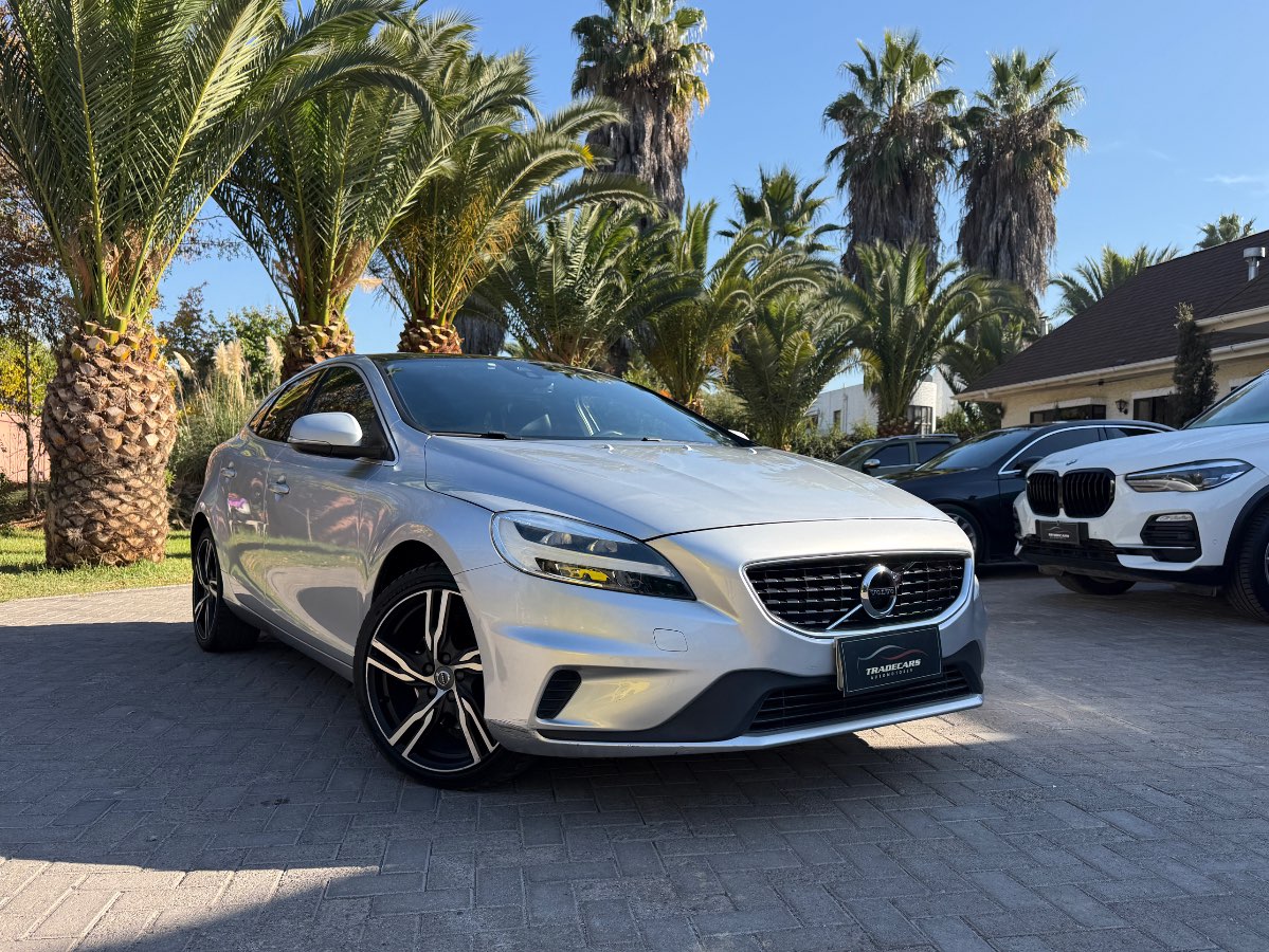 Volvo V40 T4 R-DESIGN 2018 (1/17)