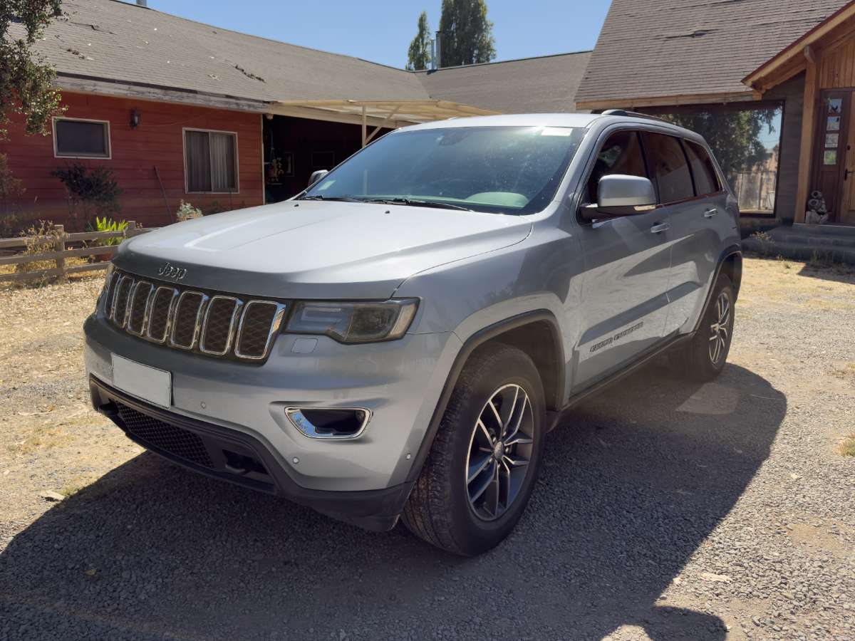 Jeep GRAND CHEROKEE LAREDO 2019 (1/11)