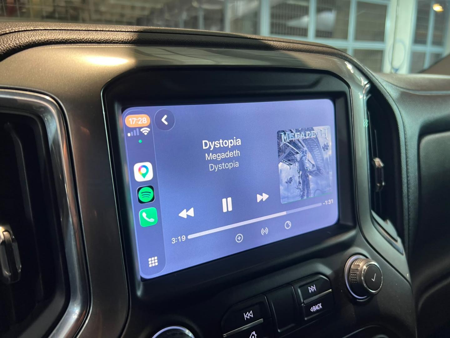 Chevrolet Silverado — foto 18 de 24