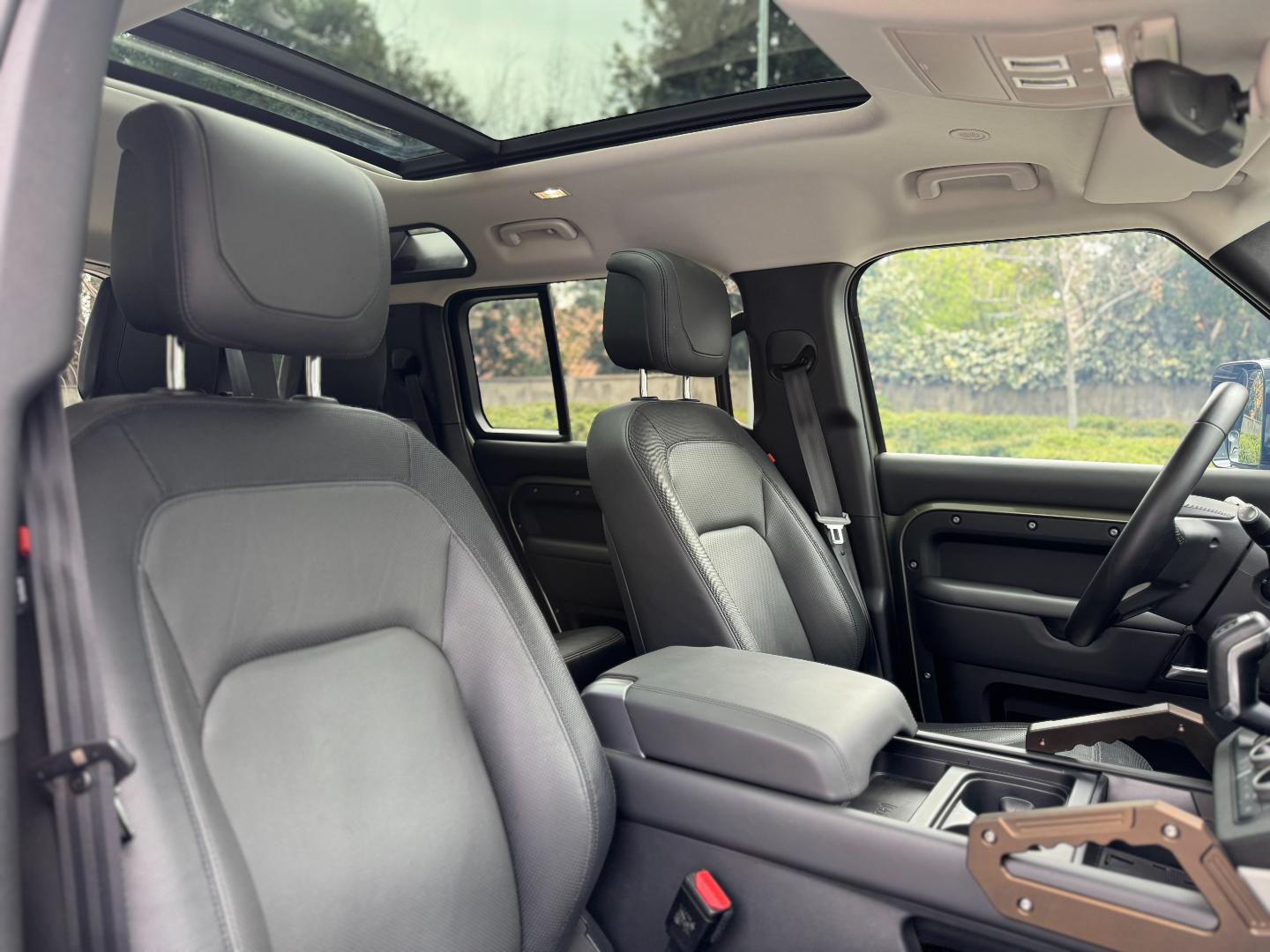 Land Rover Defender — foto 18 de 19