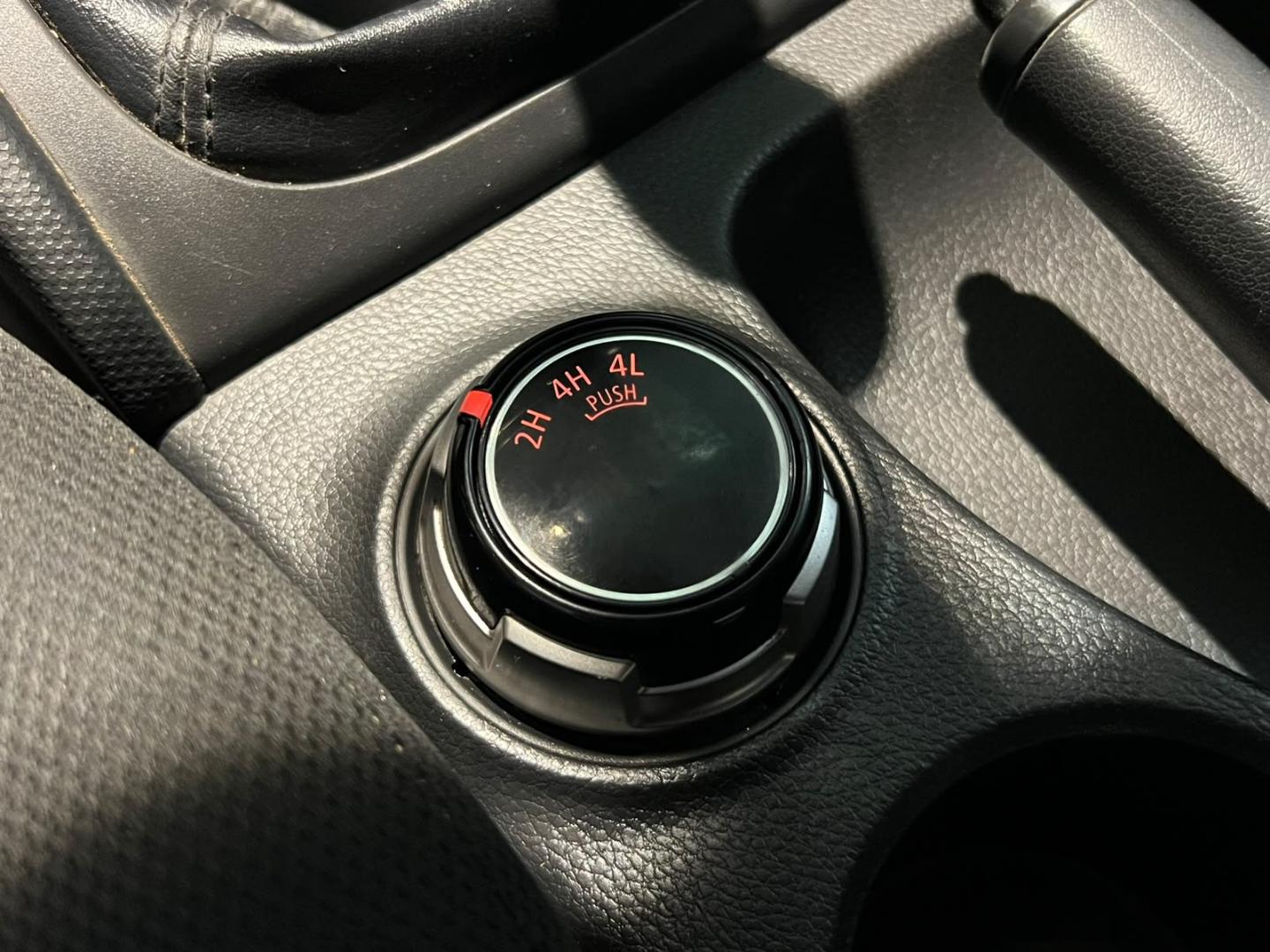 Mitsubishi L200 — foto 19 de 21