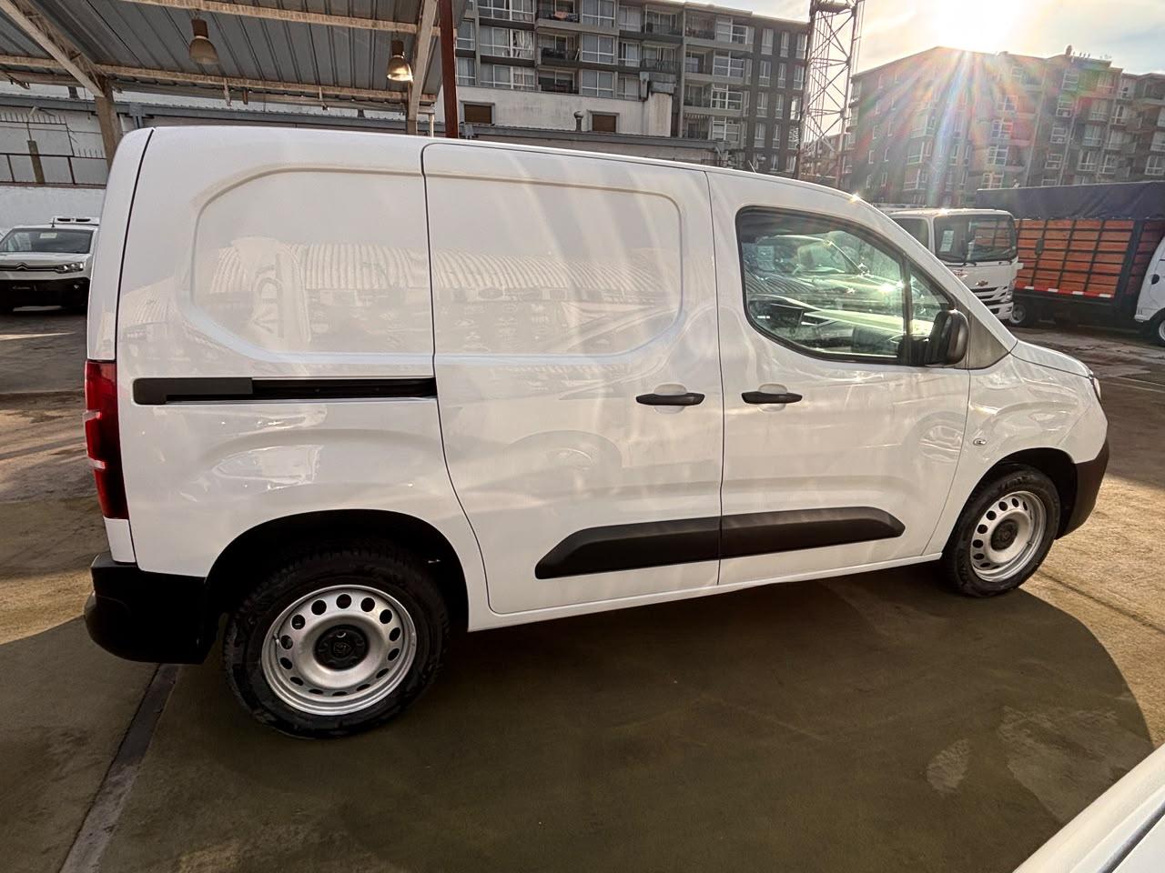 Peugeot Partner — foto 5 de 8
