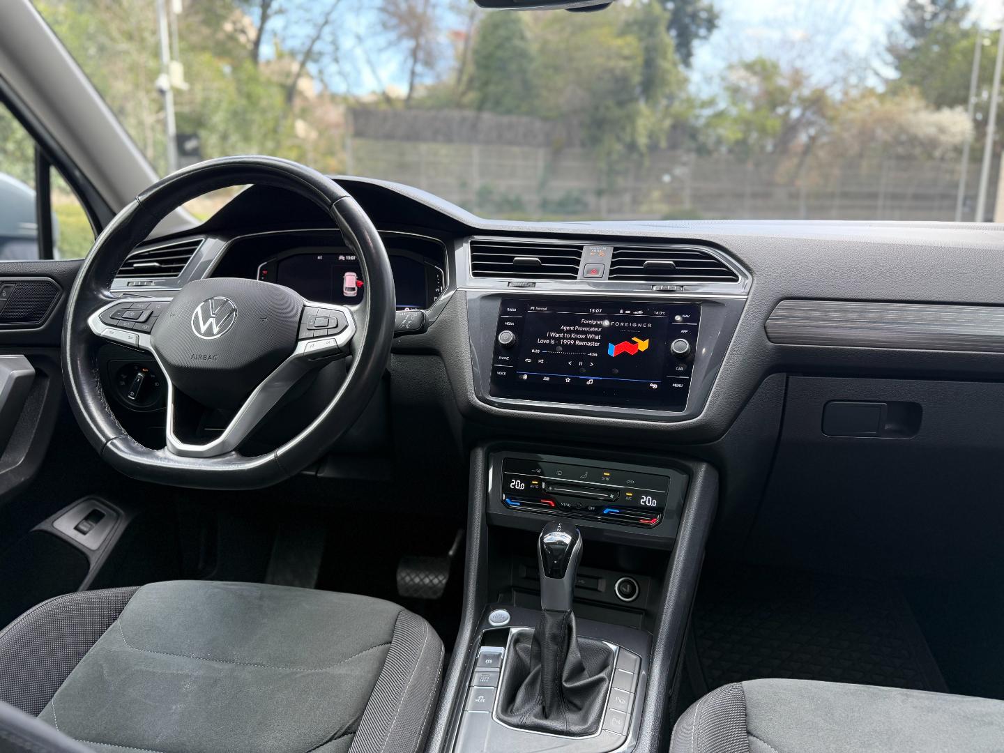 Volkswagen Tiguan — foto 12 de 20