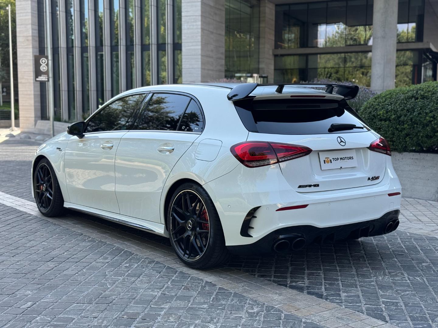 Mercedes-Benz A45S — foto 6 de 18