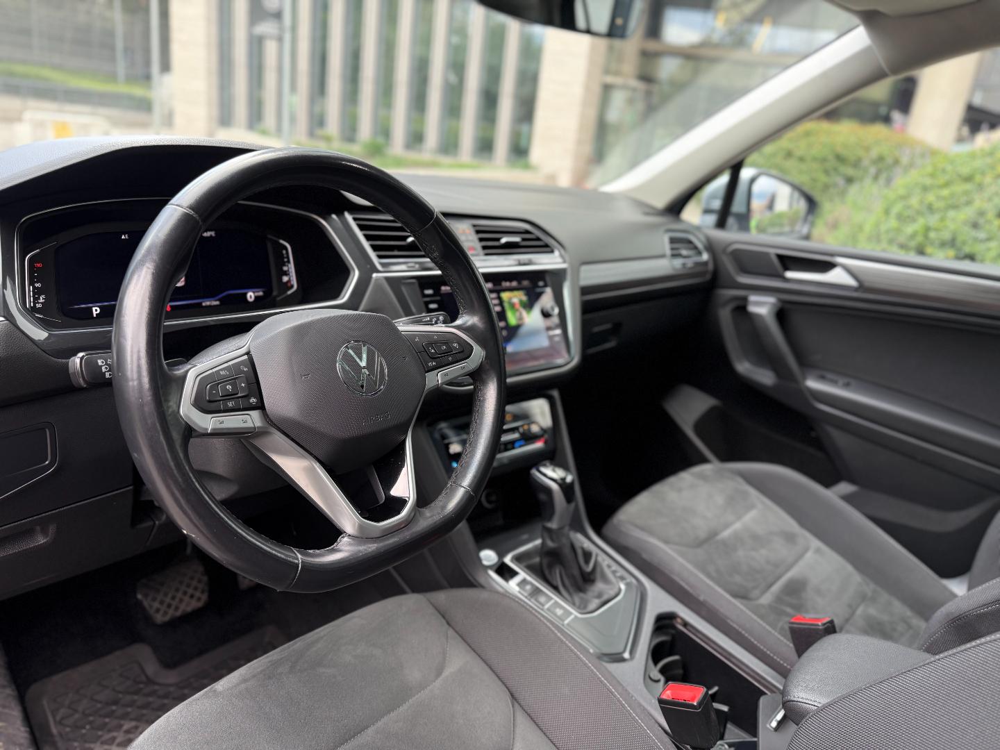 Volkswagen Tiguan — foto 13 de 20