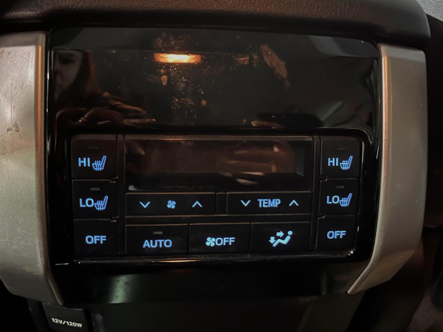 Toyota Land Cruiser Prado — foto 17 de 23