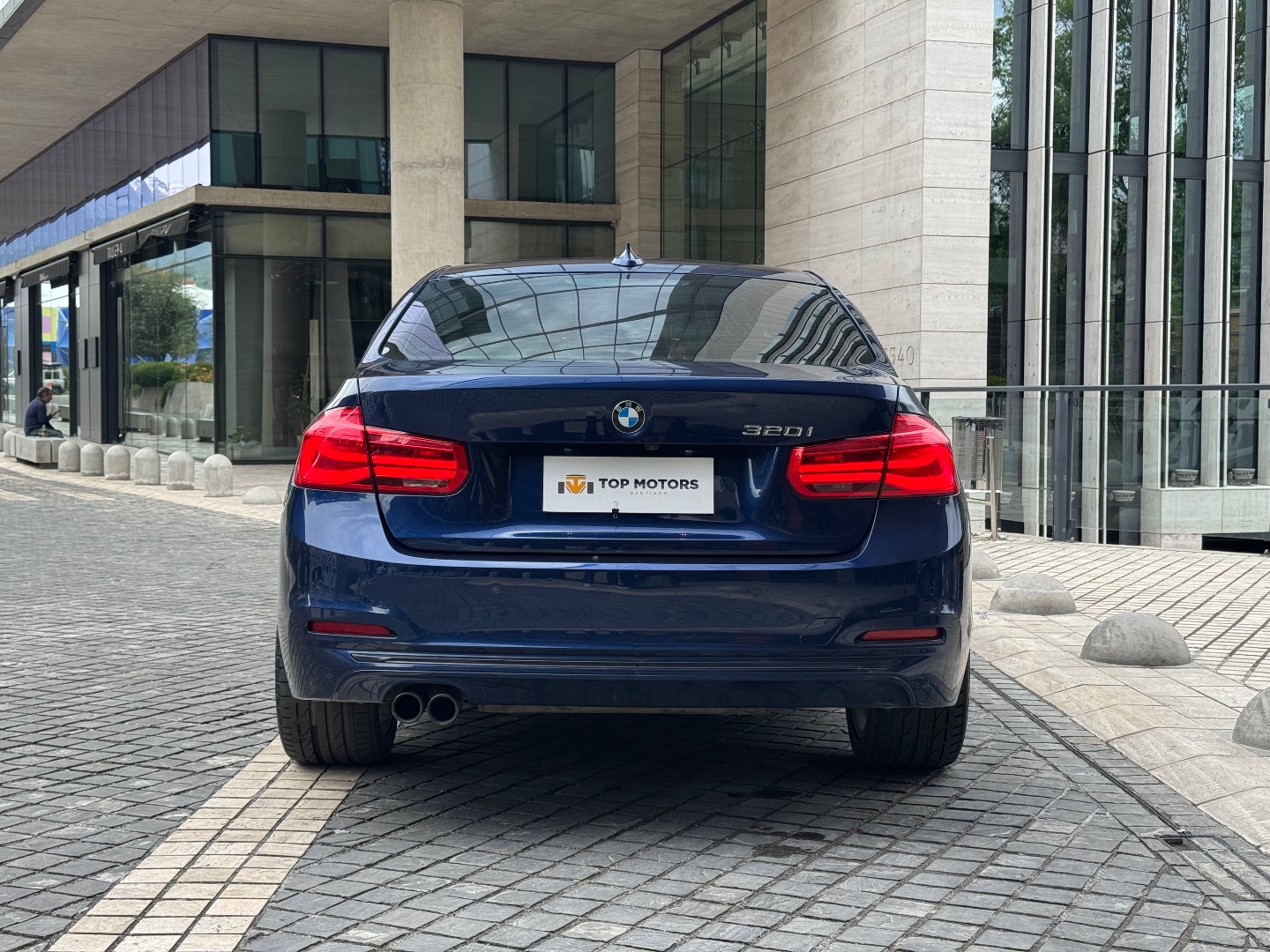 BMW 320I — foto 5 de 17