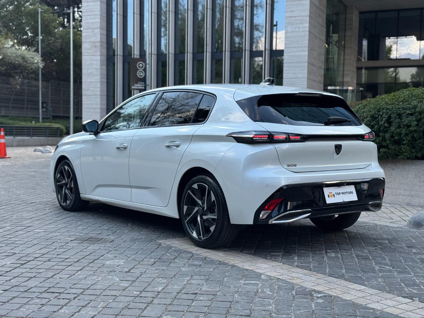 Peugeot 308 — foto 6 de 18