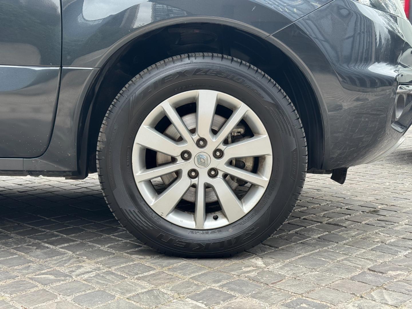 Renault Koleos — foto 8 de 19