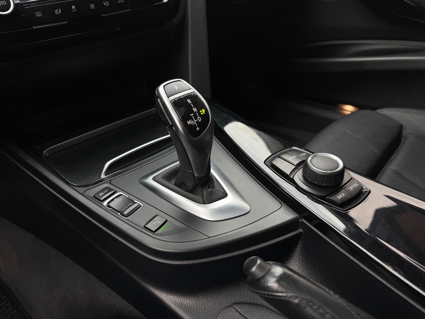BMW 320I — foto 9 de 17