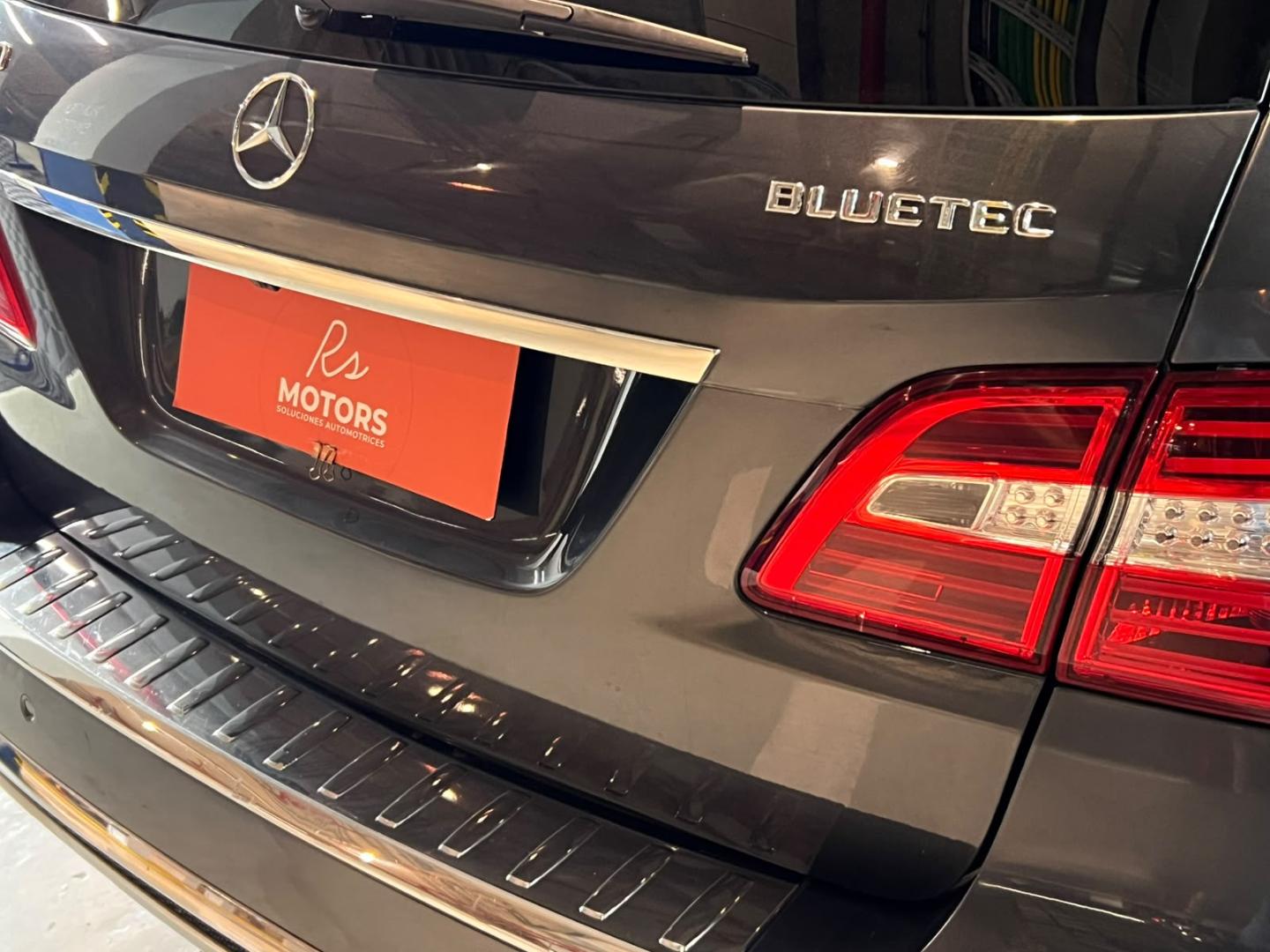 Mercedes-Benz Ml350 — foto 7 de 23