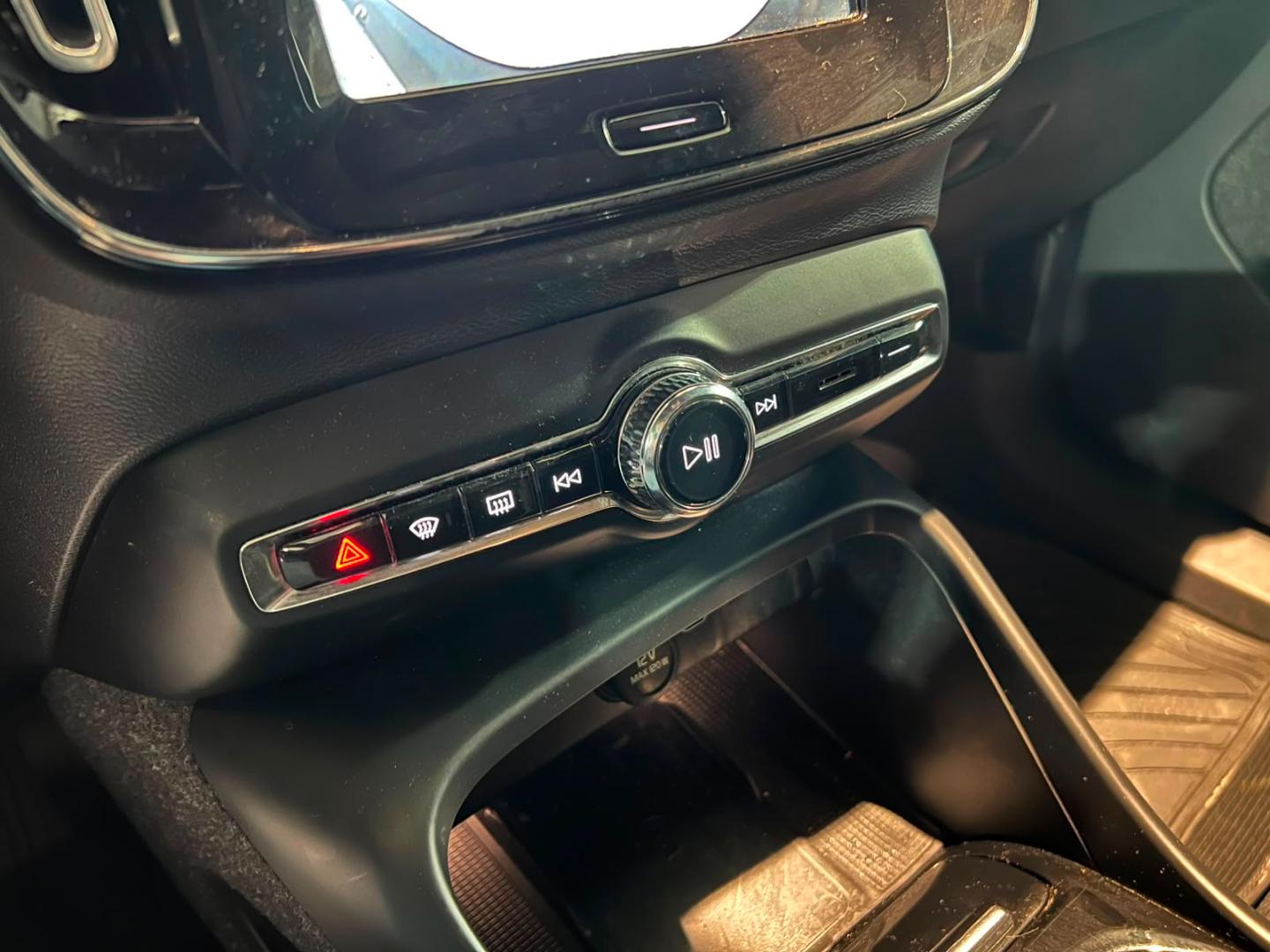 Volvo C40 — foto 18 de 24