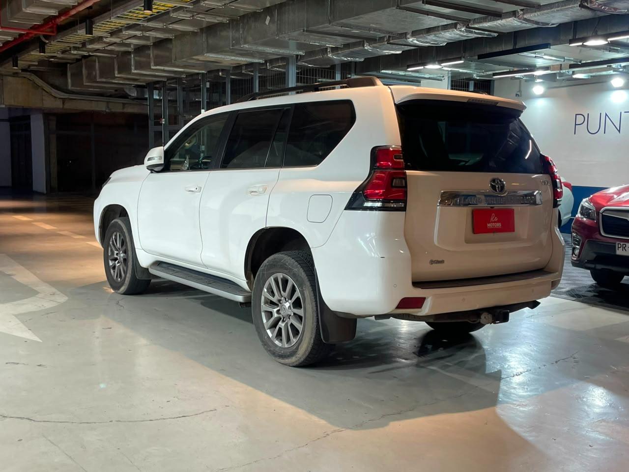 Toyota Land Cruiser Prado — foto 6 de 24