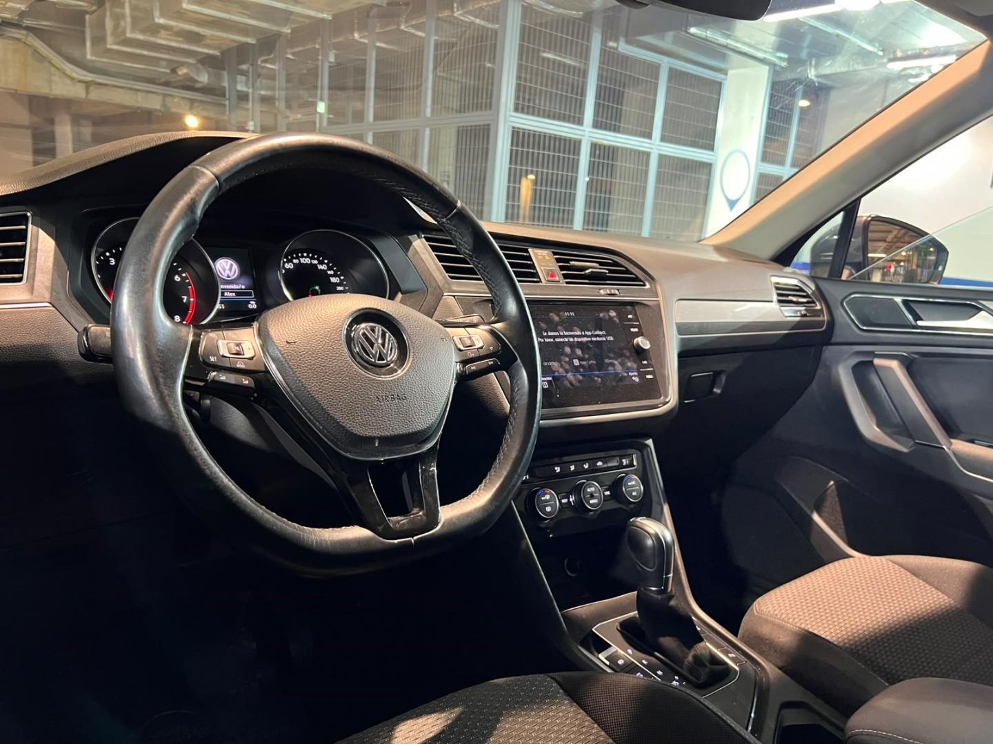 Volkswagen Tiguan — foto 9 de 22