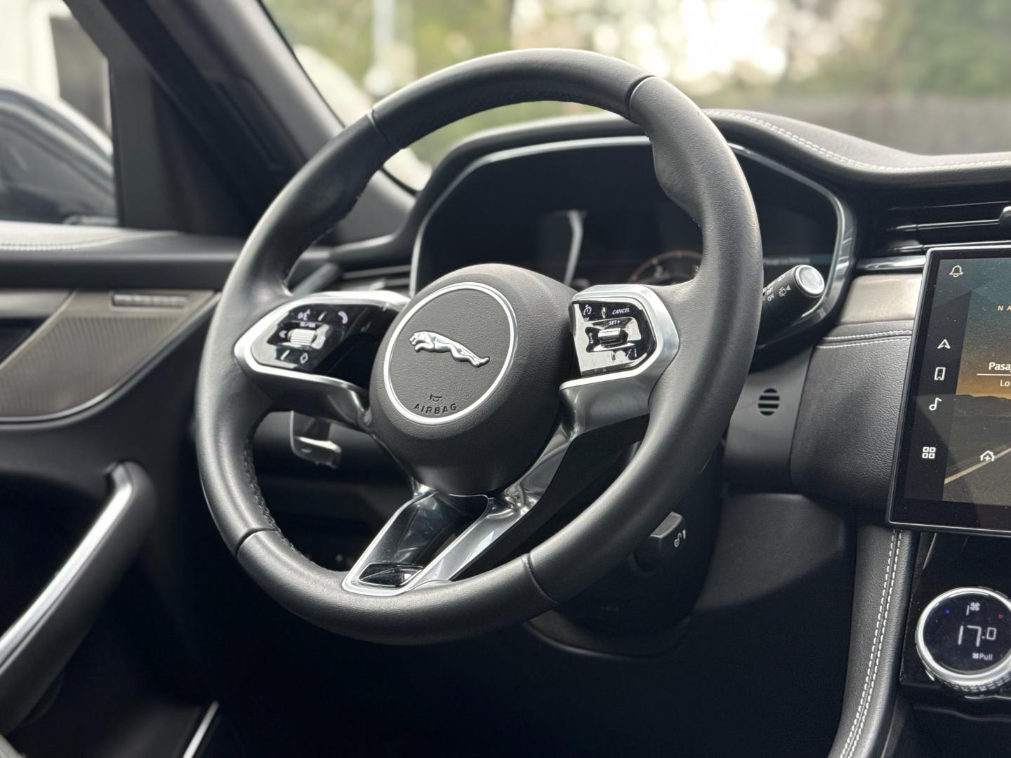 Jaguar F-Pace — foto 14 de 21