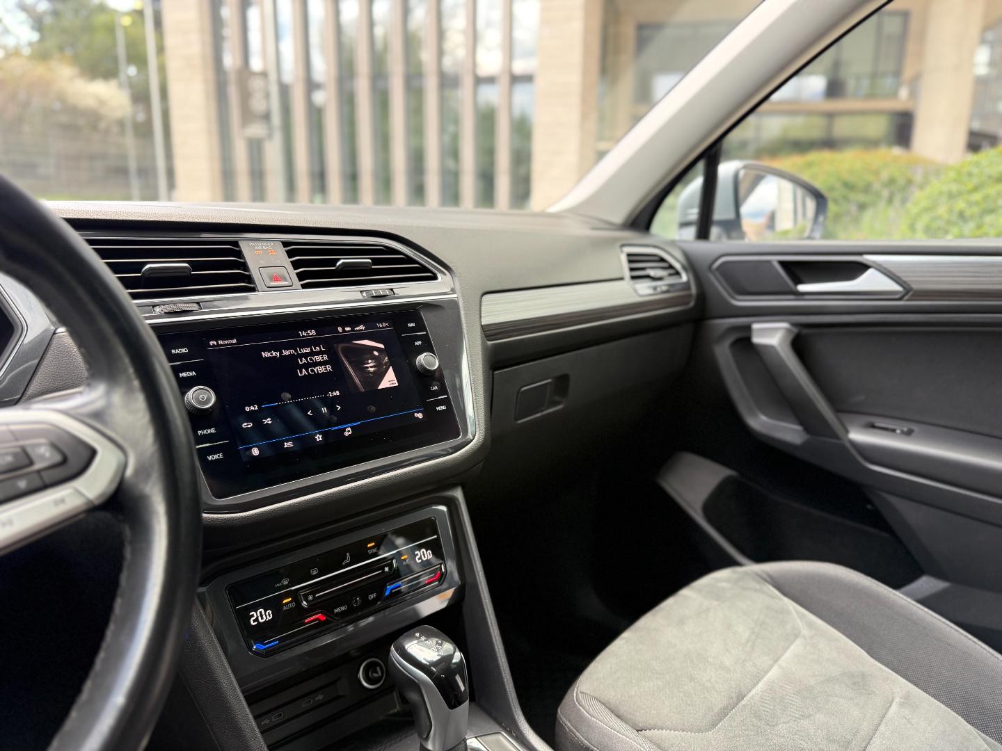 Volkswagen Tiguan — foto 8 de 20